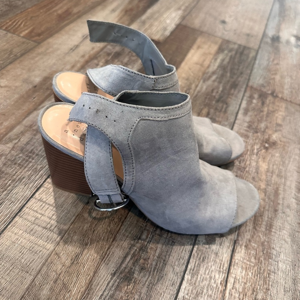 a new day Women's Light Gray Peep Toe Sandals